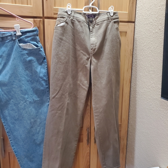2 Pairs of Pants - Picture 3 of 6